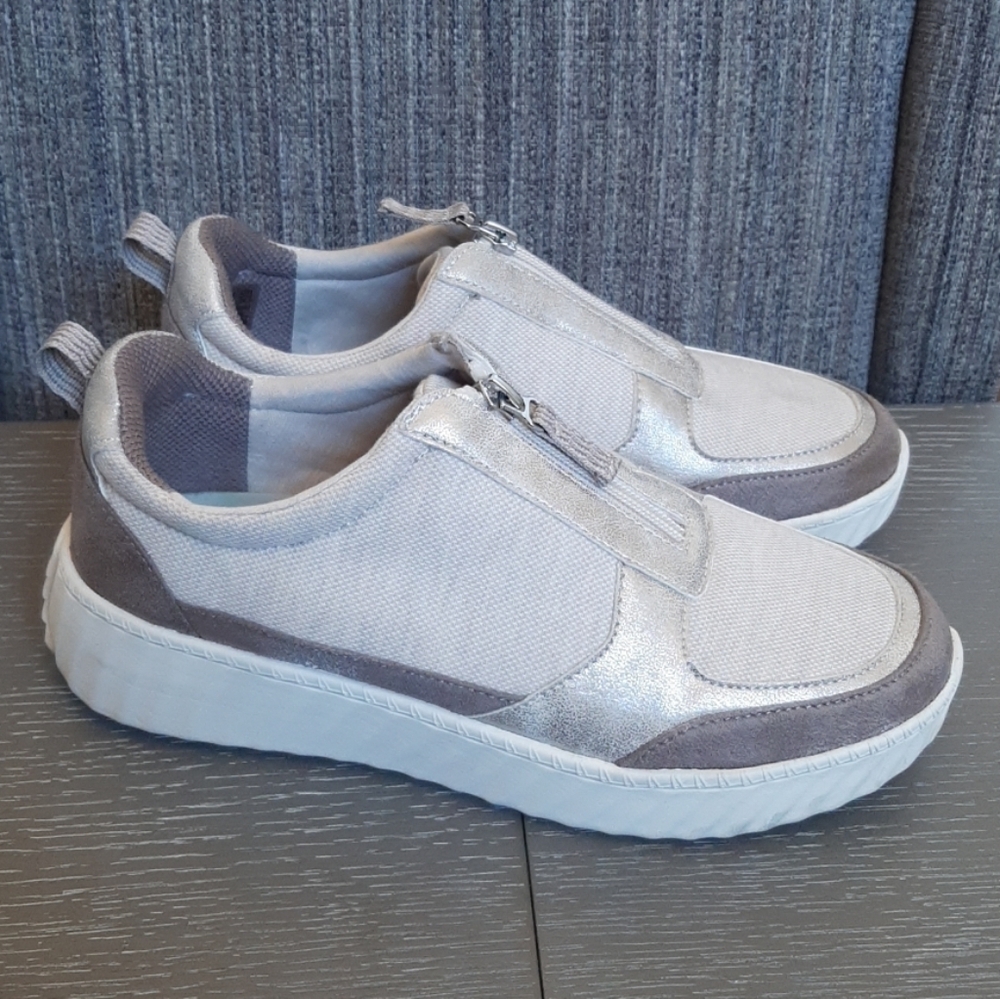 Bzees Winner Beige and Brown Slip-On Shoes Zipper Detail - US Women's 8